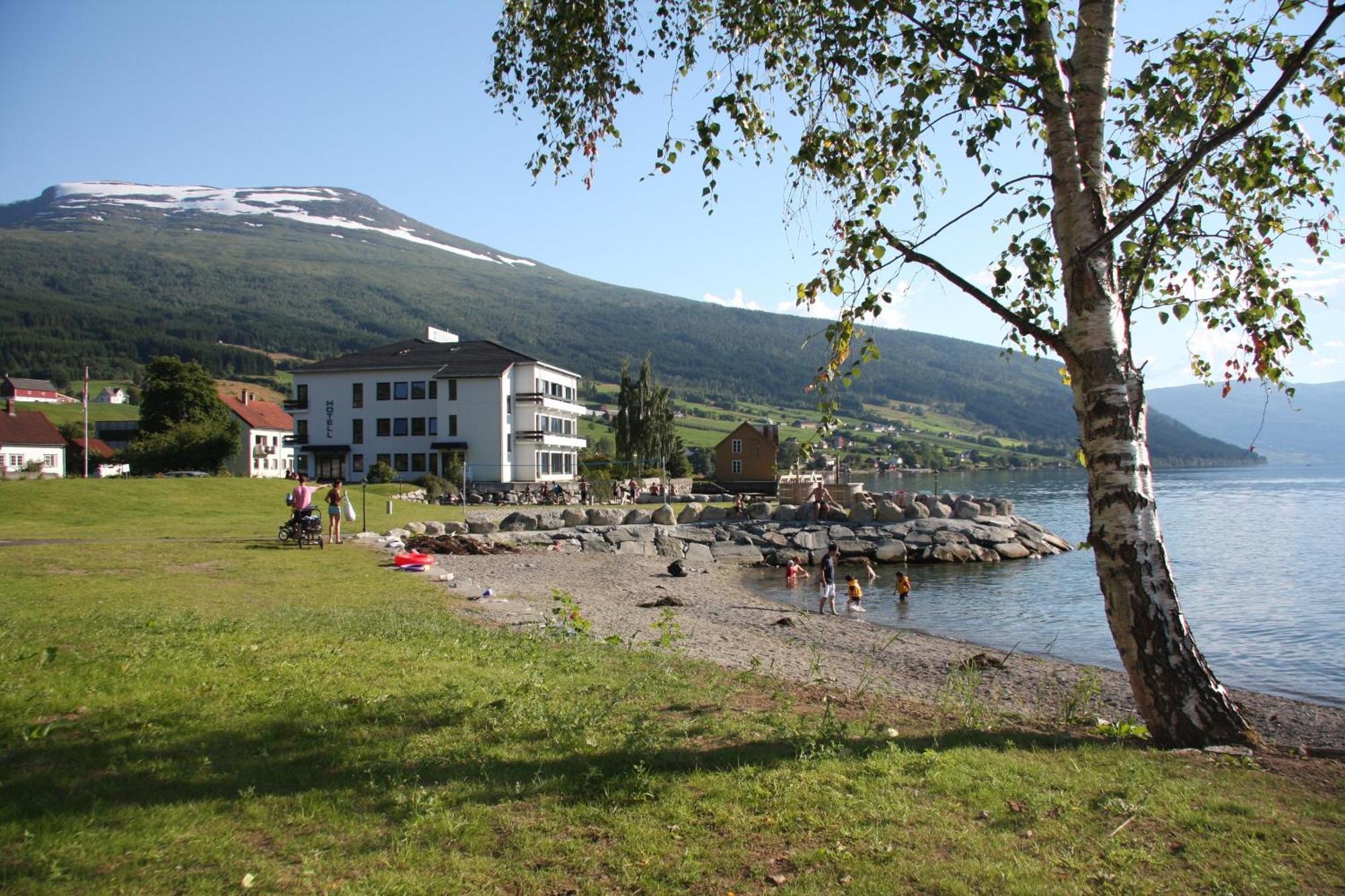 Innvik Fjordhotell Exteriér fotografie